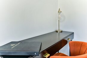 Avari Apartments - Hatton Collection