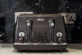 Avari Apartments - Hatton Collection