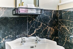 Avari Apartments - Hatton Collection