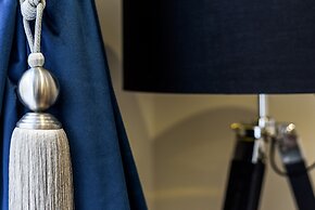 Avari Apartments - Hatton Collection