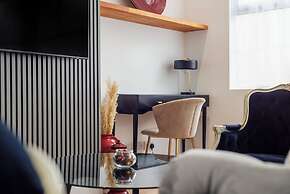 Avari Apartments - Hatton Collection
