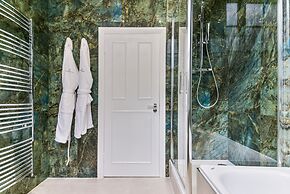 Avari Apartments - Hatton Collection