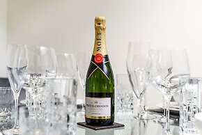 Avari Apartments - Hatton Collection