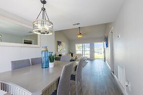 Sleeps 6 Hot Tub Fenced Yard Cozy Chic