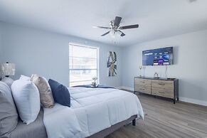 Sleeps 6 Hot Tub Fenced Yard Cozy Chic