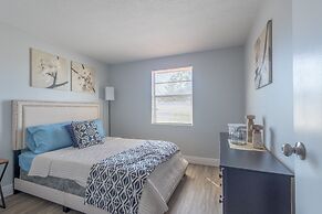 Sleeps 6 Hot Tub Fenced Yard Cozy Chic