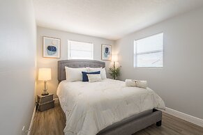 Sleeps 6 Hot Tub Fenced Yard Cozy Chic