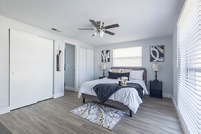 Sleeps 6 Hot Tub Fenced Yard Cozy Chic