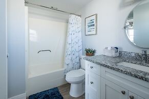 Sleeps 6 Hot Tub Fenced Yard Cozy Chic