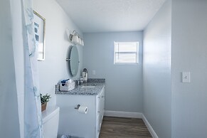 Sleeps 6 Hot Tub Fenced Yard Cozy Chic