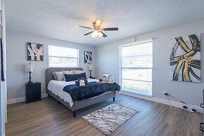 Sleeps 6 Hot Tub Fenced Yard Cozy Chic