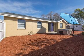 Sleeps 6 Hot Tub Fenced Yard Cozy Chic