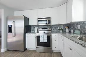 Sleeps 6 Hot Tub Fenced Yard Cozy Chic