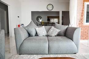 Empire Bay Beach Villa