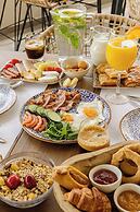 Costa De Luxe Suites