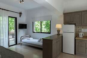 Gkaras Camp & Apartments