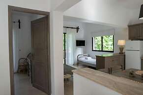 Gkaras Camp & Apartments