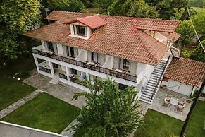 Gkaras Camp & Apartments