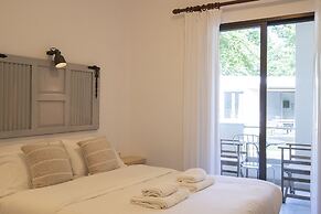 Gkaras Camp & Apartments