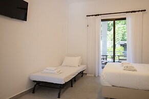 Gkaras Camp & Apartments