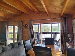 Immaculate 2-bed Lodge Next To Lake