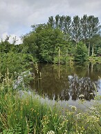 Immaculate 2-bed Lodge Next To Lake