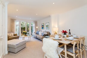 Modern Mews House with Free Parking | By Huluki Sussex Stays