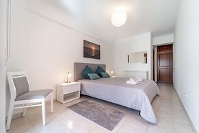 Quarteira Beach – 2nd D by HelloVacations