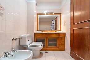 Quarteira Beach – 2nd D by HelloVacations