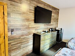 Grizzly Lodge Motel
