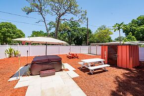 Sleeps 4 Hot Tub Fenced INN