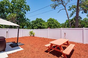 Sleeps 4 Hot Tub Fenced INN