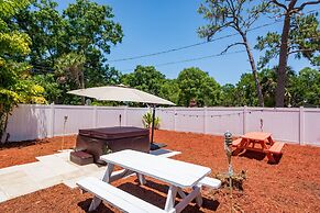 Sleeps 4 Hot Tub Fenced INN