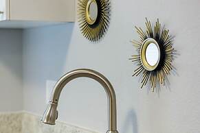 Sleeps 4 Hot Tub Fenced INN