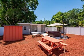 Sleeps 4 Hot Tub Fenced INN