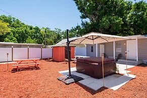 Sleeps 4 Hot Tub Fenced INN