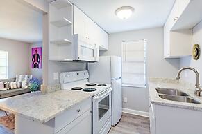 Sleeps 4 Hot Tub Fenced INN