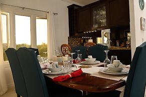 Villa Serenity by the water