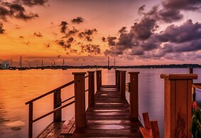 Los balcones over the sea