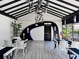 Carrington Suites Hotel