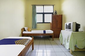 SPOT ON 91064 Wisma Lec Syariah