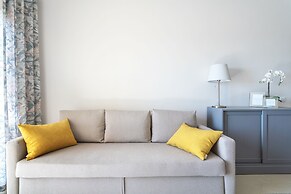 Sea view Apartment with relax Terrace & 2 Swimming pools