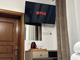 Te Gjyshi (at Grandfather)