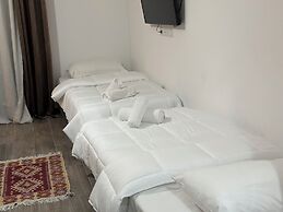 Te Gjyshi (at Grandfather)