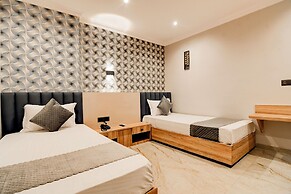 FabHotel Seventy Seven