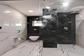 FabHotel Seventy Seven
