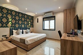 FabHotel Seventy Seven