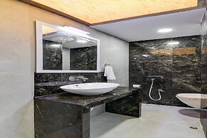 FabHotel Seventy Seven