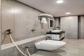FabHotel Seventy Seven