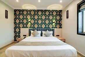 FabHotel Seventy Seven